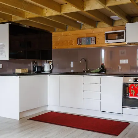 Spacious Cabin Evcharger And Free Parking Near Cambridge Exterior photo