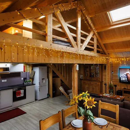 Spacious Cabin Evcharger And Free Parking Near Cambridge Exterior photo
