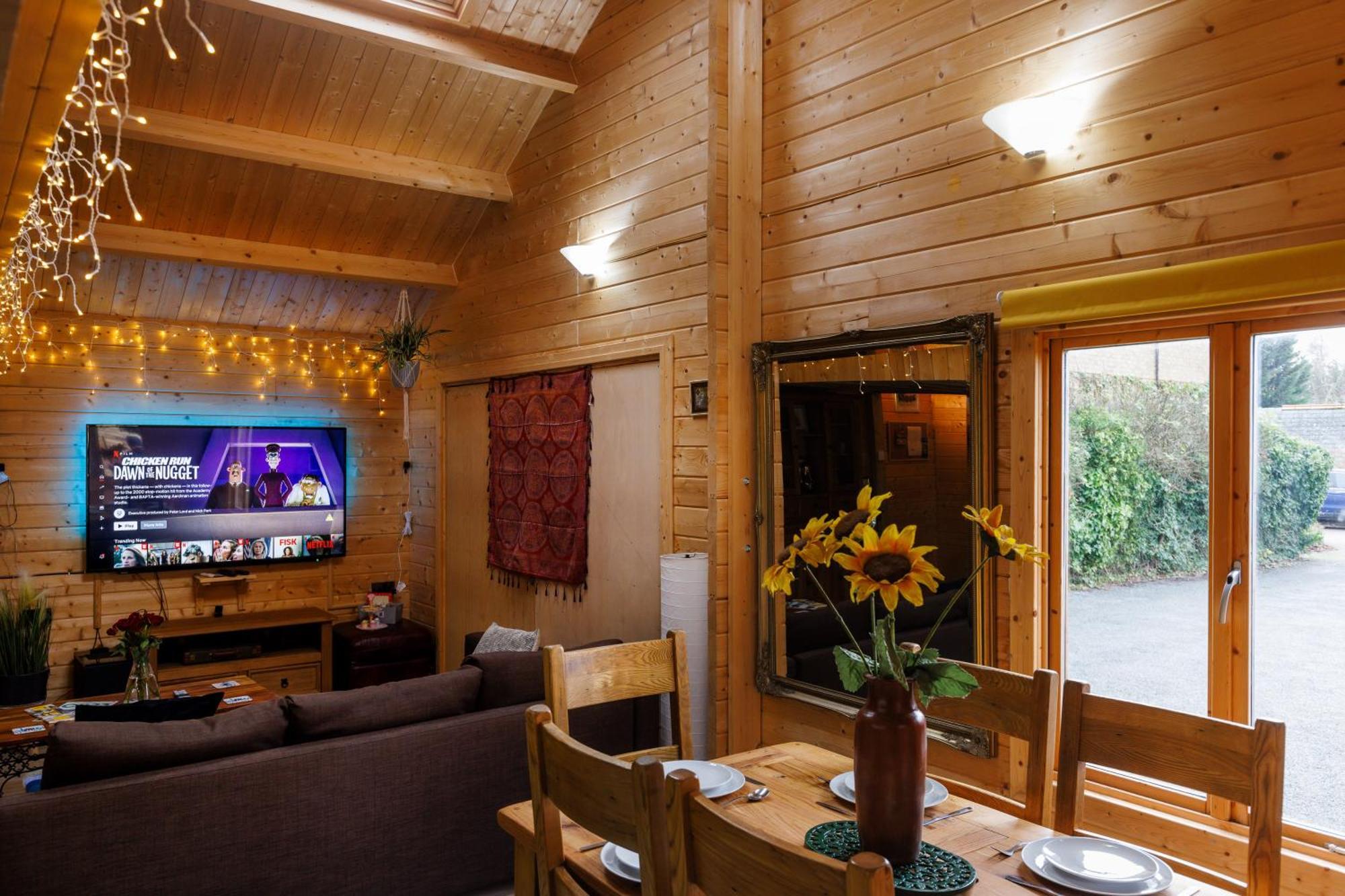 Spacious Evcharger And Free Parking Near Holiday home